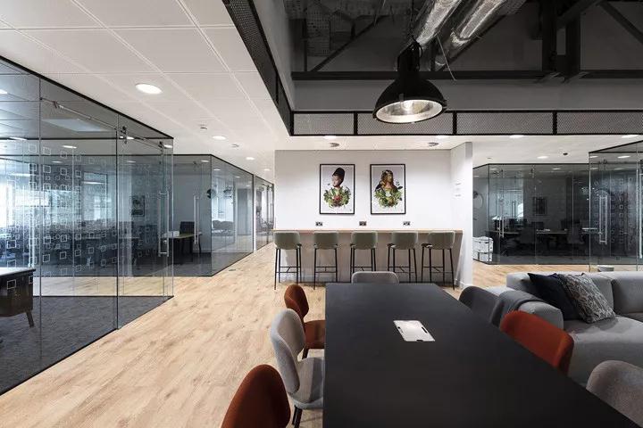 藍色系經(jīng)典 Central Working維多利亞新總部辦公空間設計欣賞